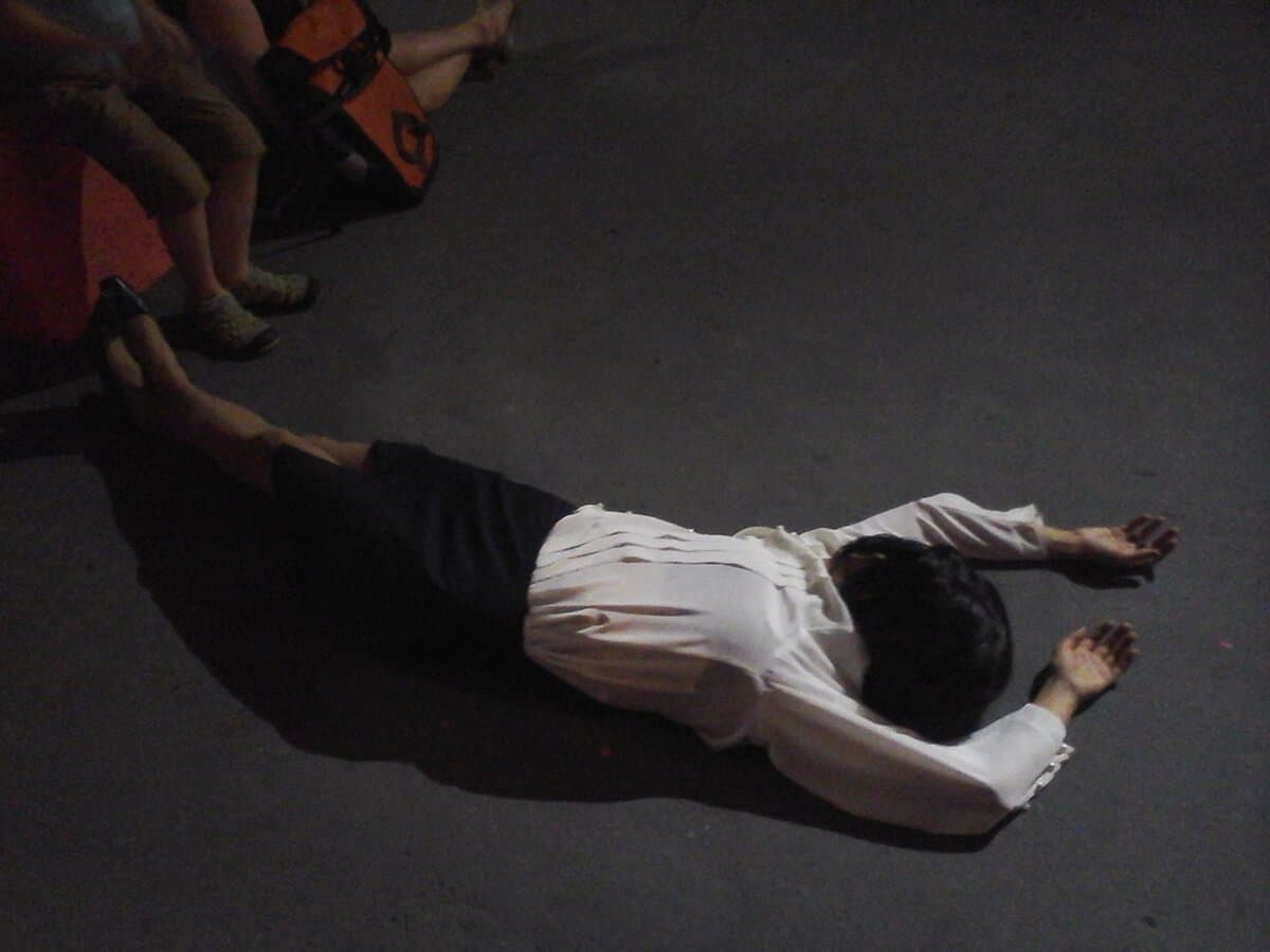 Between Us - Chapter 2 Gallery Image 2